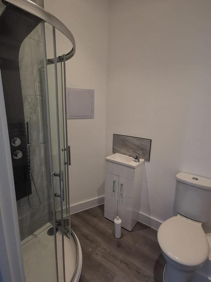 Marine Villa Hotel & Suites - Close To Beach, Train Station & Southend Airport المظهر الخارجي الصورة
