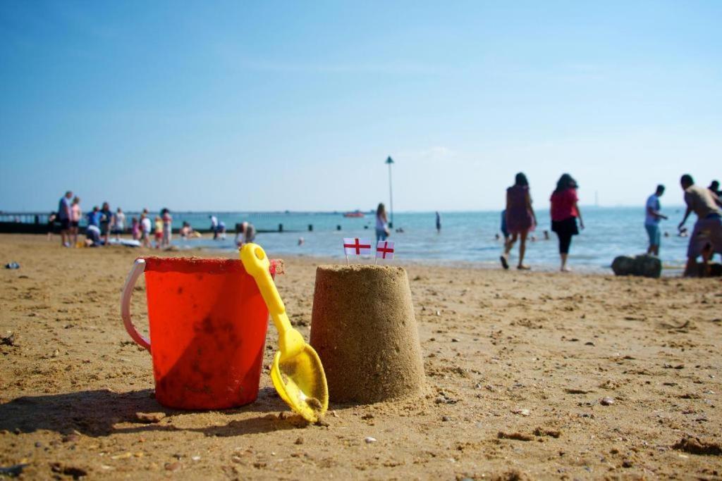 Marine Villa Hotel & Suites - Close To Beach, Train Station & Southend Airport المظهر الخارجي الصورة